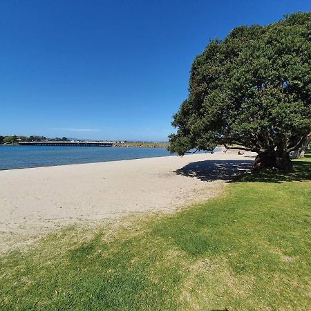 Tauranga - Big, Beautiful Villa On The Water! Buitenkant foto