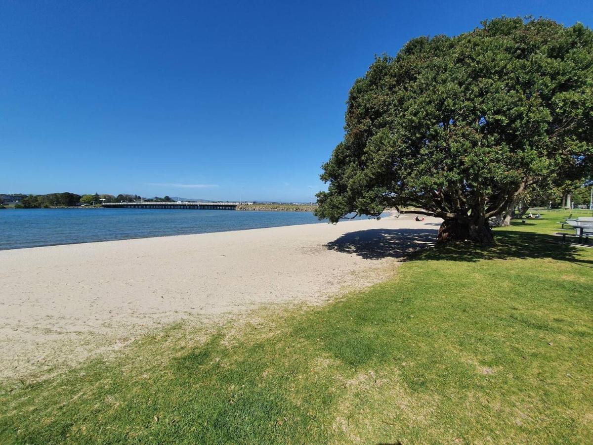 Tauranga - Big, Beautiful Villa On The Water! Buitenkant foto